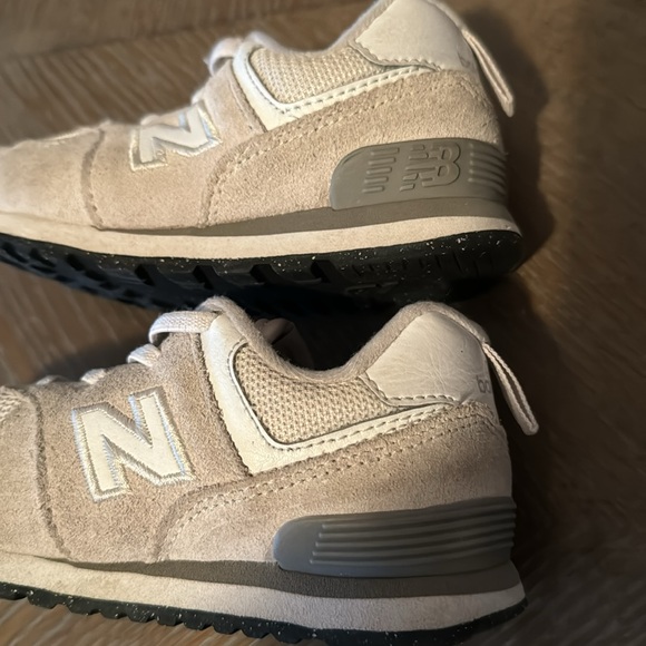 NEW BALANCE 574-size 9 kids - Picture 8 of 9